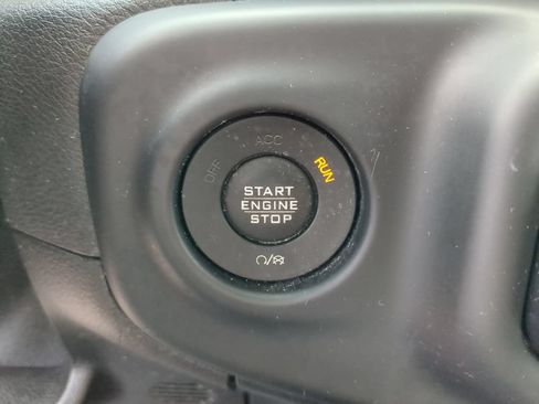 Used 2019 Jeep Wrangler Unlimited Sahara AWD/4WD image 29