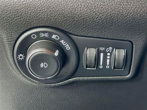 Used 2025 Jeep Compass Limited AWD/4WD image 14