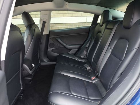 Used 2022 Tesla Model 3 Long Range AWD/4WD image 17