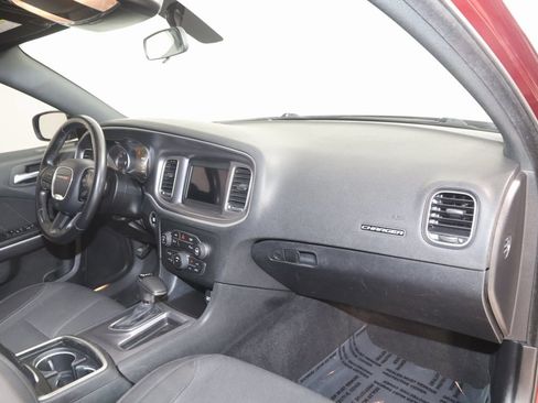 Used 2019 Dodge Charger SXT image 37
