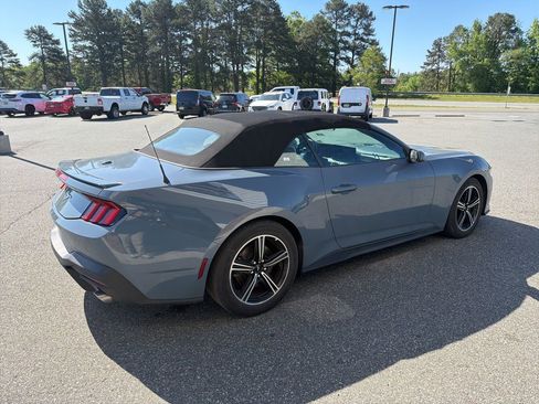 Used 2025 Ford Mustang Premium image 8