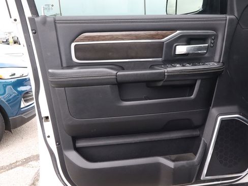 Used 2020 RAM 2500 Laramie AWD/4WD image 16