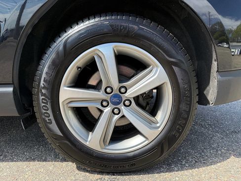 Used 2019 Ford Edge SEL w/ Equipment Group 201A AWD/4WD image 18