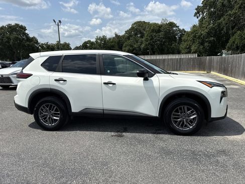 Used 2025 Nissan Rogue S FWD image 9