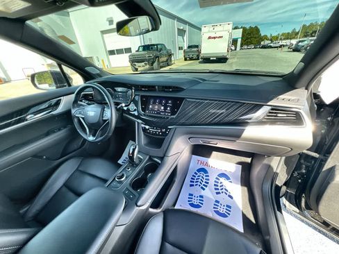 Used 2025 Cadillac XT6 Premium Luxury image 30