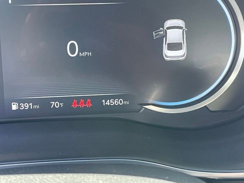 Used 2025 Genesis G70 2.5T image 40