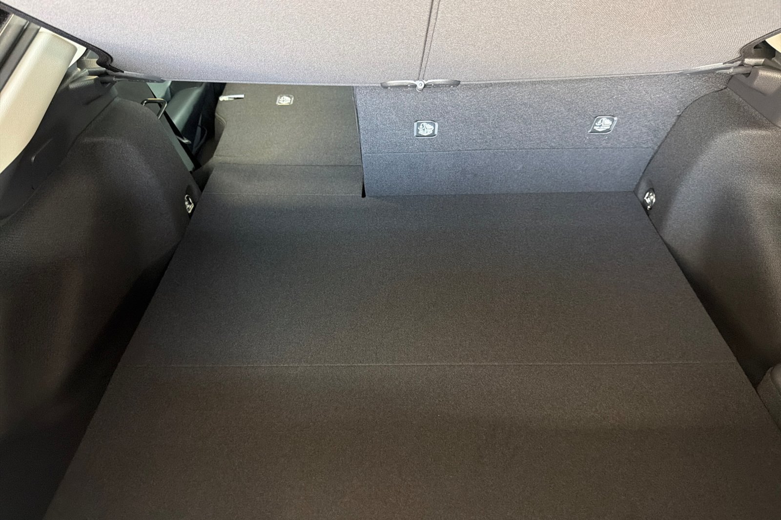 New 2027 Toyota Prius Limited w/ Limited Premium Package FWD image 18