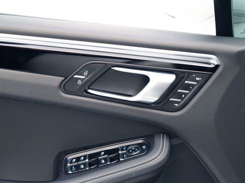 Used 2022 Porsche Macan image 23