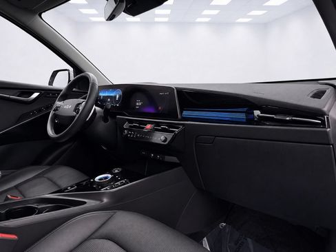 Used 2024 Kia Niro Wave w/ Wave Preserve Package FWD image 17