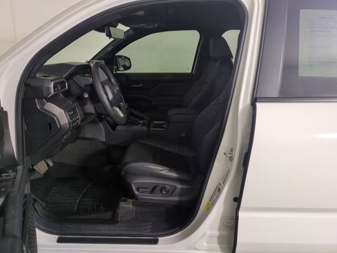 Used 2024 Toyota Tacoma TRD Off-Road w/ TRD Off Road Premium Package AWD/4WD image 12