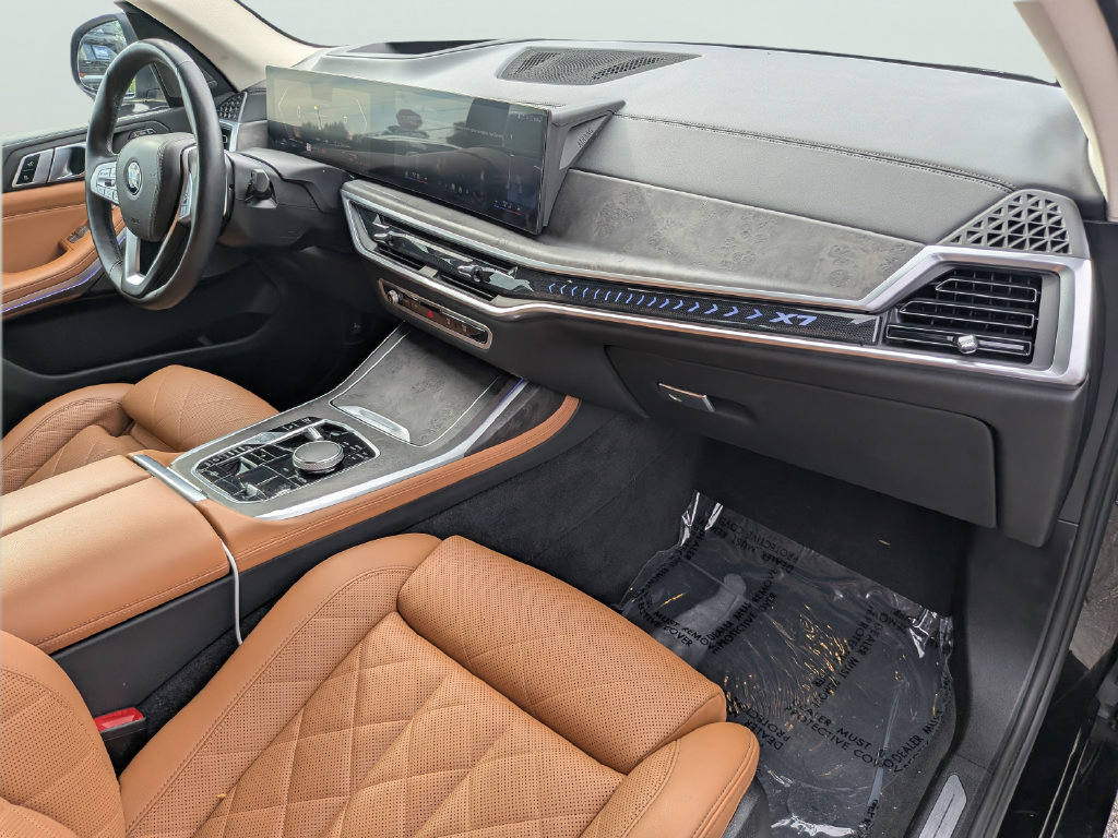 Used 2024 BMW X7 xDrive40i w/ Premium Package AWD/4WD image 9