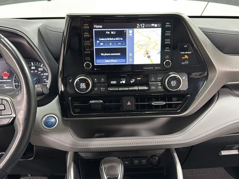 Used 2020 Toyota Highlander XLE image 10