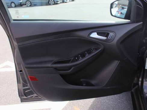 Used 2017 Ford Focus SE image 11