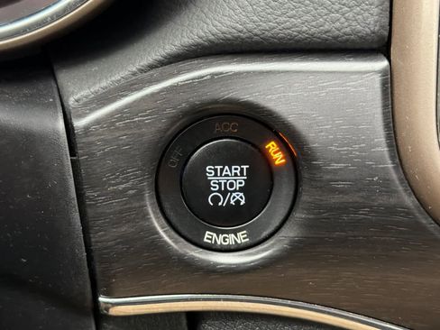 Used 2015 Jeep Grand Cherokee Limited w/ Luxury Group II image 25