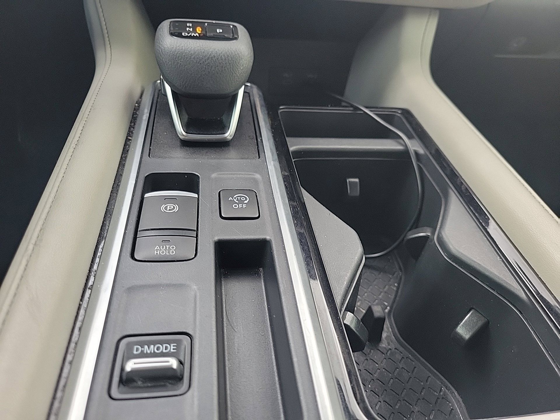 Used 2024 Nissan Pathfinder SL FWD image 28