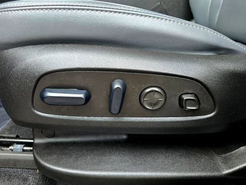 Used 2024 Buick Enclave Premium image 25