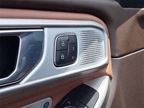 Used 2022 Ford Explorer King Ranch w/ Technology Package image 23