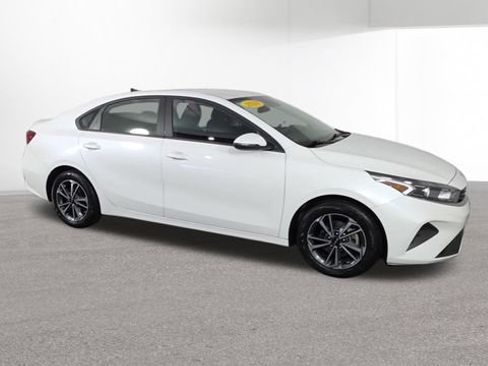 Used 2024 Kia Forte LXS w/ LXS Technology Package FWD image 2