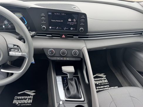 Used 2025 Hyundai Elantra SE image 15