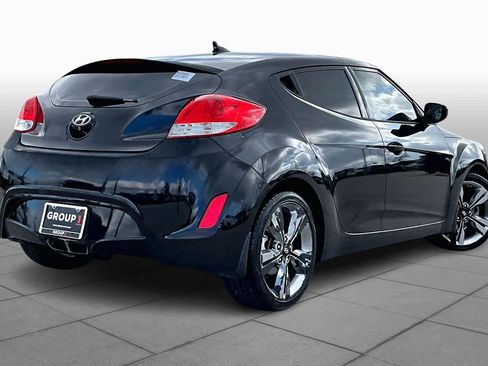 Used 2017 Hyundai Veloster Value Edition image 12
