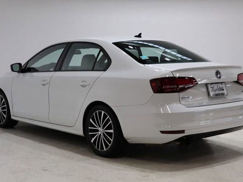 Used 2016 Volkswagen Jetta Sport FWD image 5