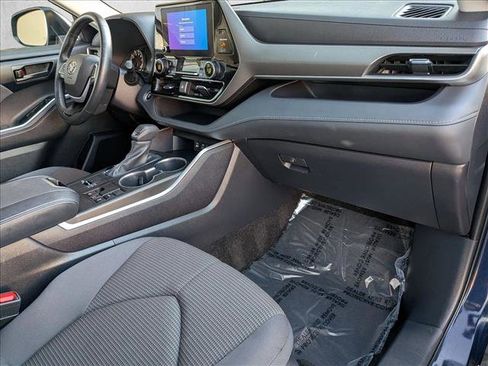 Used 2025 Toyota Highlander LE image 22