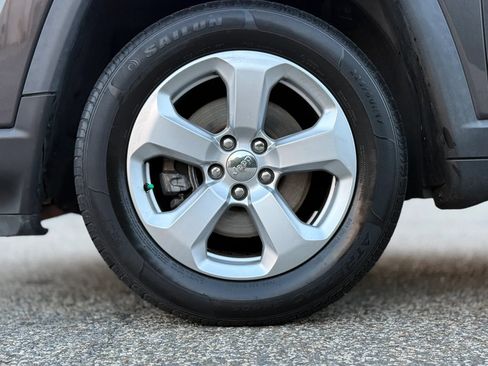 Used 2019 Jeep Compass Latitude w/ Cold Weather Group AWD/4WD image 30