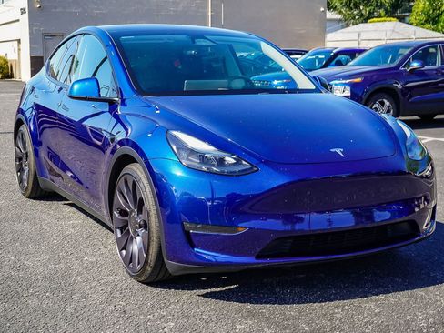 Used 2025 Tesla Model Y Performance AWD/4WD image 3