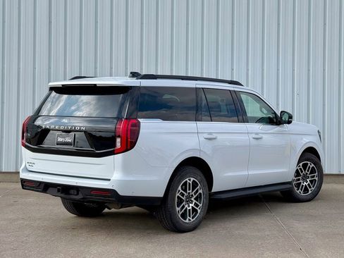 Certified 2025 Ford Expedition Active AWD/4WD image 6