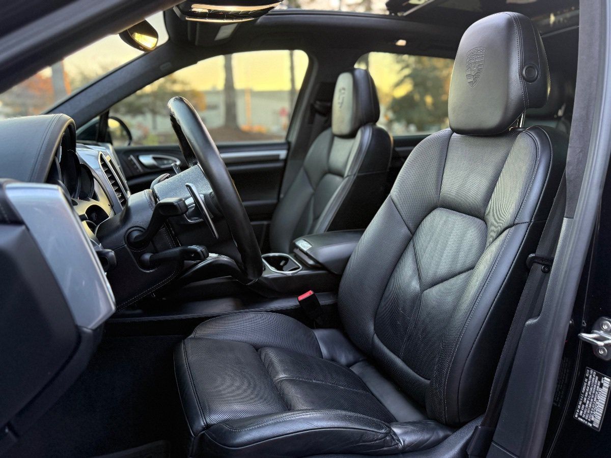 Used 2014 Porsche Cayenne Turbo S AWD/4WD image 16