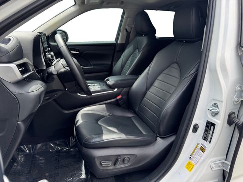 Used 2021 Toyota Highlander XLE FWD image 9