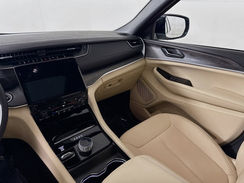 Used 2024 Jeep Grand Cherokee L Limited image 23