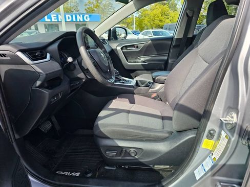 Used 2021 Toyota RAV4 XLE AWD/4WD image 22