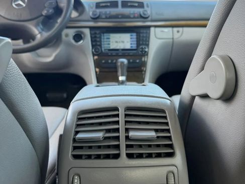 Used 2008 Mercedes-Benz E 350 4MATIC Sedan image 17