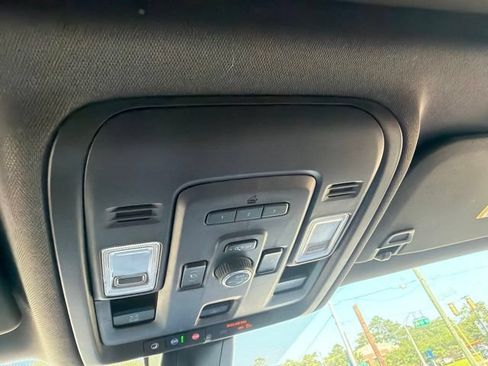 Used 2022 Chevrolet Suburban LT w/ Luxury Package RWD image 16