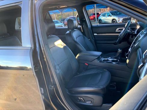 Used 2017 Ford Explorer Limited w/ Equipment Group 301A image 8