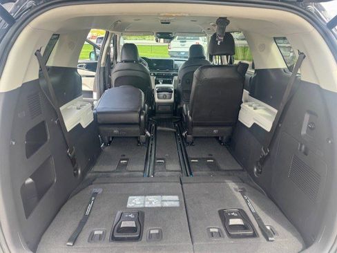 Used 2024 Kia Carnival EX FWD image 32