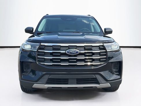 Used 2025 Ford Explorer Active AWD/4WD image 2