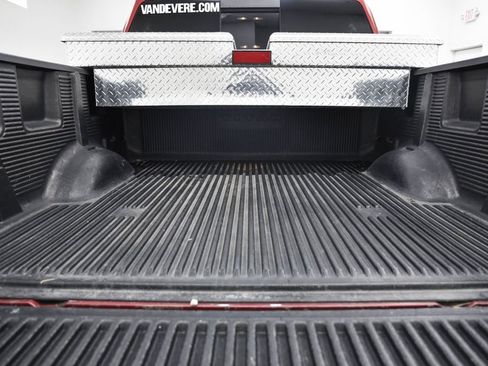 Used 2018 Nissan Titan SV w/ SV Convenience Package image 15