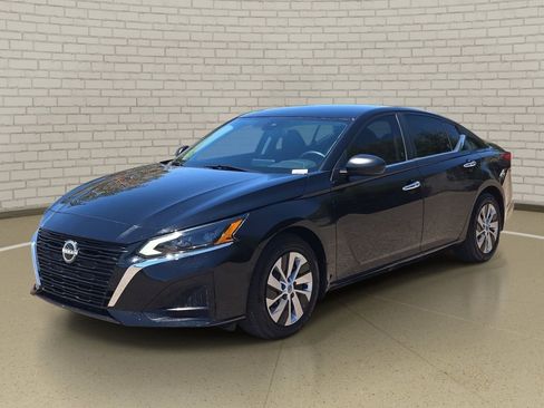 Certified 2025 Nissan Altima 2.5 S FWD image 1