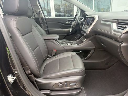 Used 2023 GMC Acadia SLT w/ Preferred Package FWD image 17