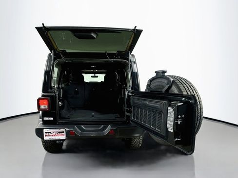 Used 2023 Jeep Wrangler Unlimited Sahara AWD/4WD image 33