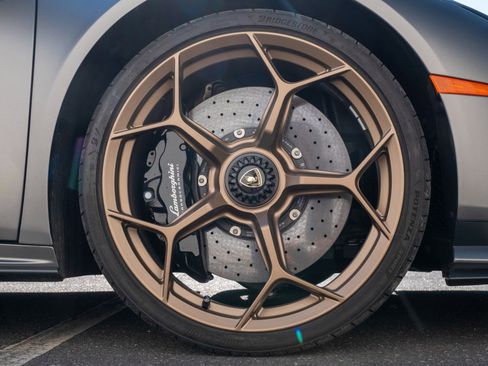 Used 2023 Lamborghini Huracan Tecnica image 18