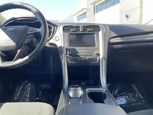 Used 2020 Ford Fusion SE image 26