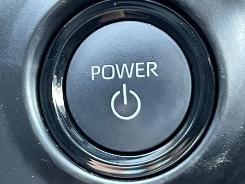Used 2025 Toyota Sienna XLE FWD image 28