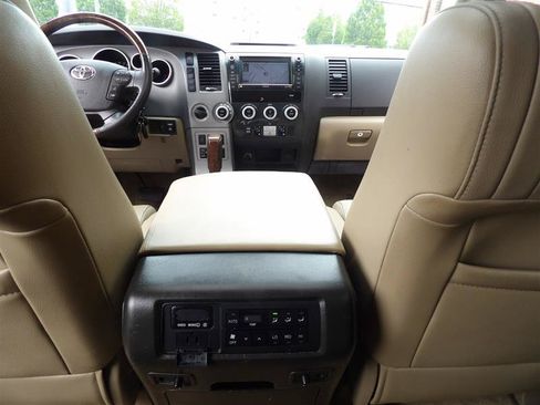 Used 2010 Toyota Sequoia Platinum AWD/4WD image 18