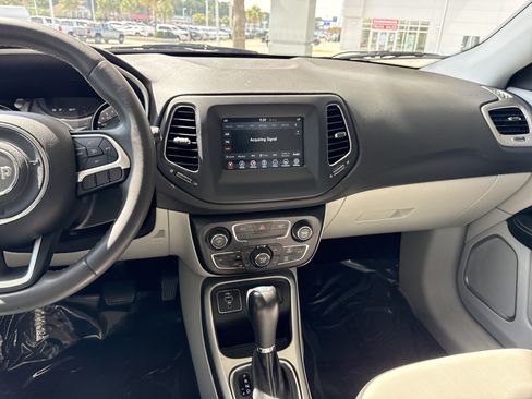 Used 2021 Jeep Compass Latitude FWD image 28