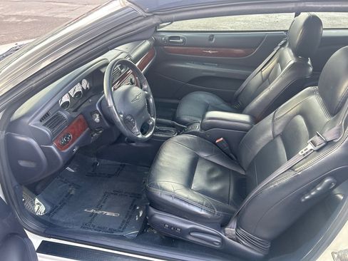Used 2002 Chrysler Sebring Limited image 9