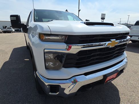 Used 2024 Chevrolet Silverado 3500 LT AWD/4WD image 12