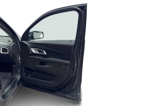 Used 2017 Chevrolet Equinox LT w/ Convenience Package image 9